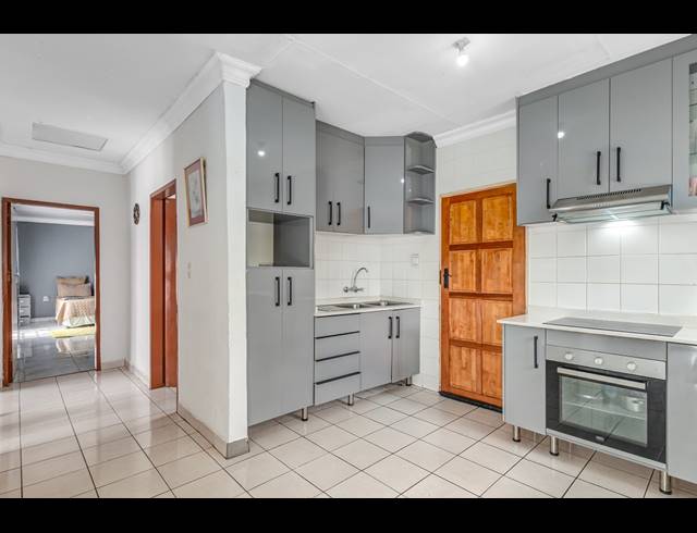 3 BEDROOM FREEHOLD FOR SALE IN COSMO CITY